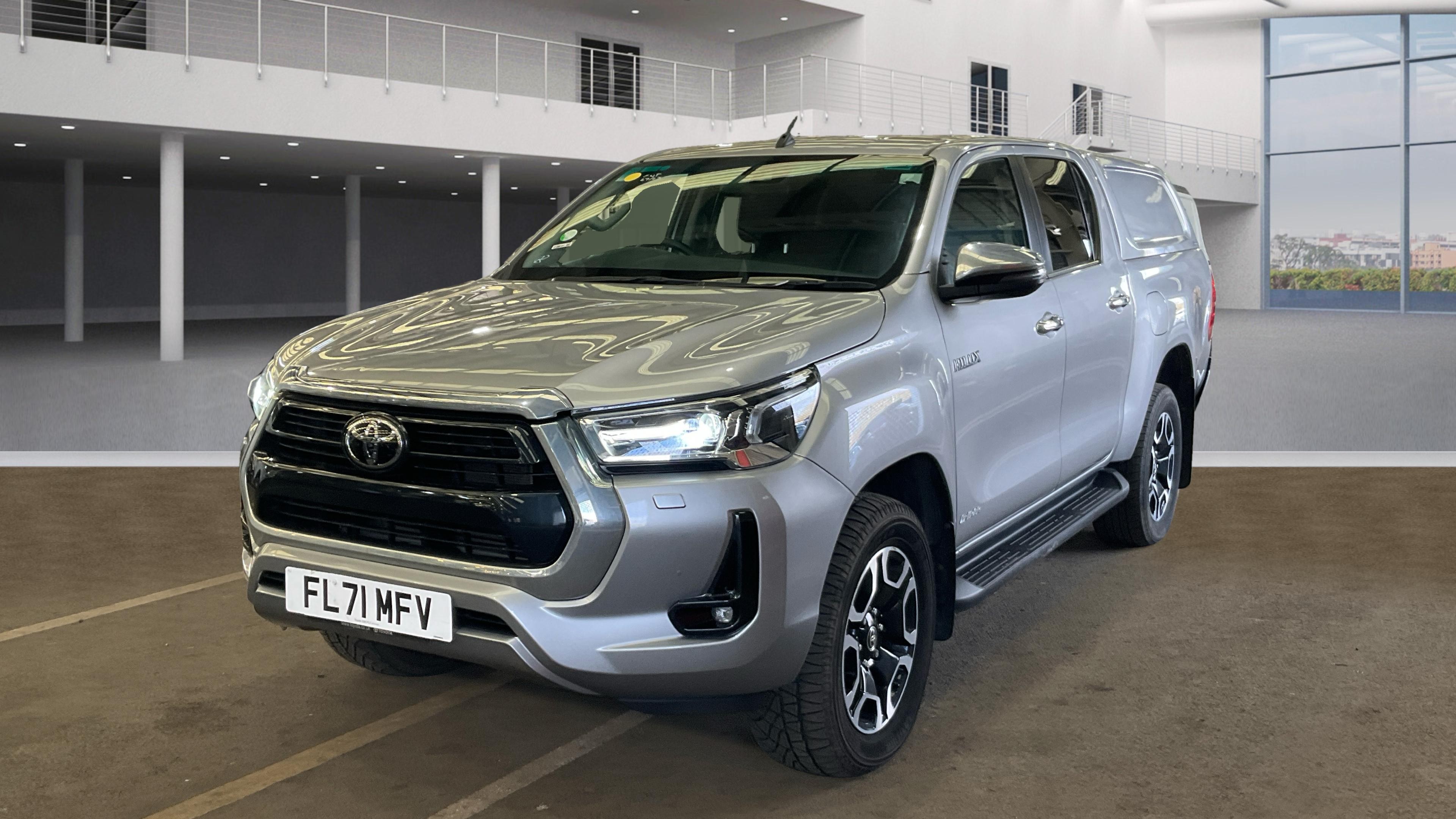TOYOTA Hilux